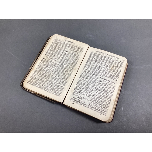 9 - An Edwardian Hallmarked Silver Mounted Book of Common Prayer, William Comyns, Birmingham 1905, detai... 