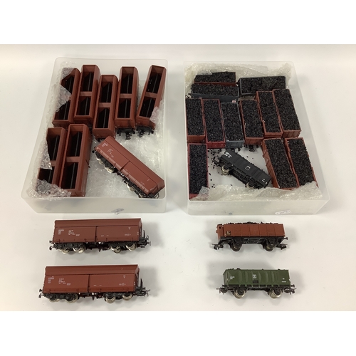 376 - Twenty-five HO scale German coal wagons: fifteen four-wheel opens with loads by Liliput; and ten bog... 