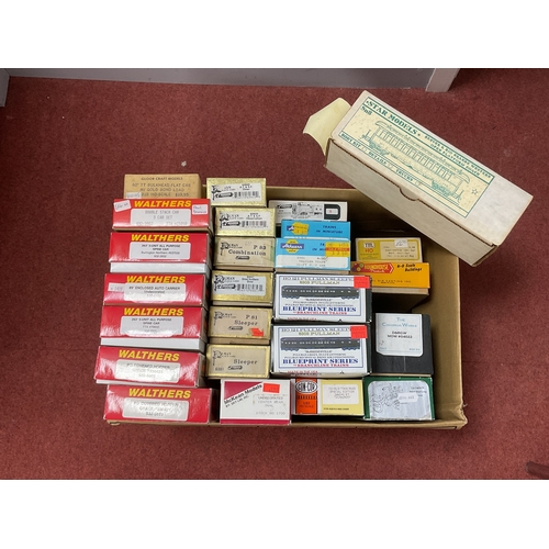 383 - Twenty-Five 'HO' Gauge U.S.A. Outline Boxed Rolling Stock Kits, with a few 