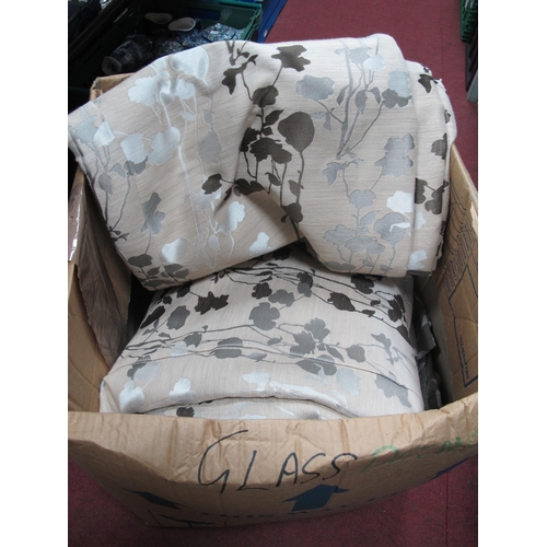 1121 - A Quantity of Curtains:- One Box.