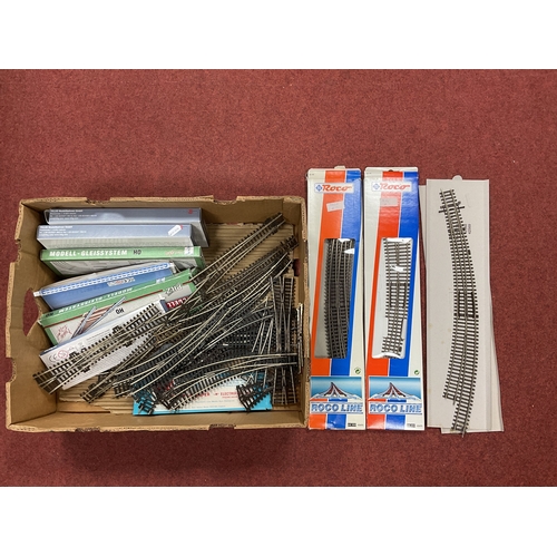 375 - Twenty 'OO' Gauge/4mm Loose (99%) Nickel Points, Slips, Crossovers, etc by Peco, Hornby, etc, plus n... 