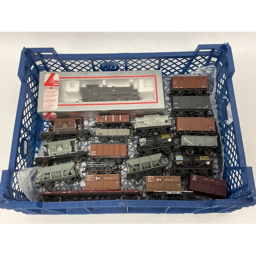 533 - A boxed Lima 00 gauge pannier tank 