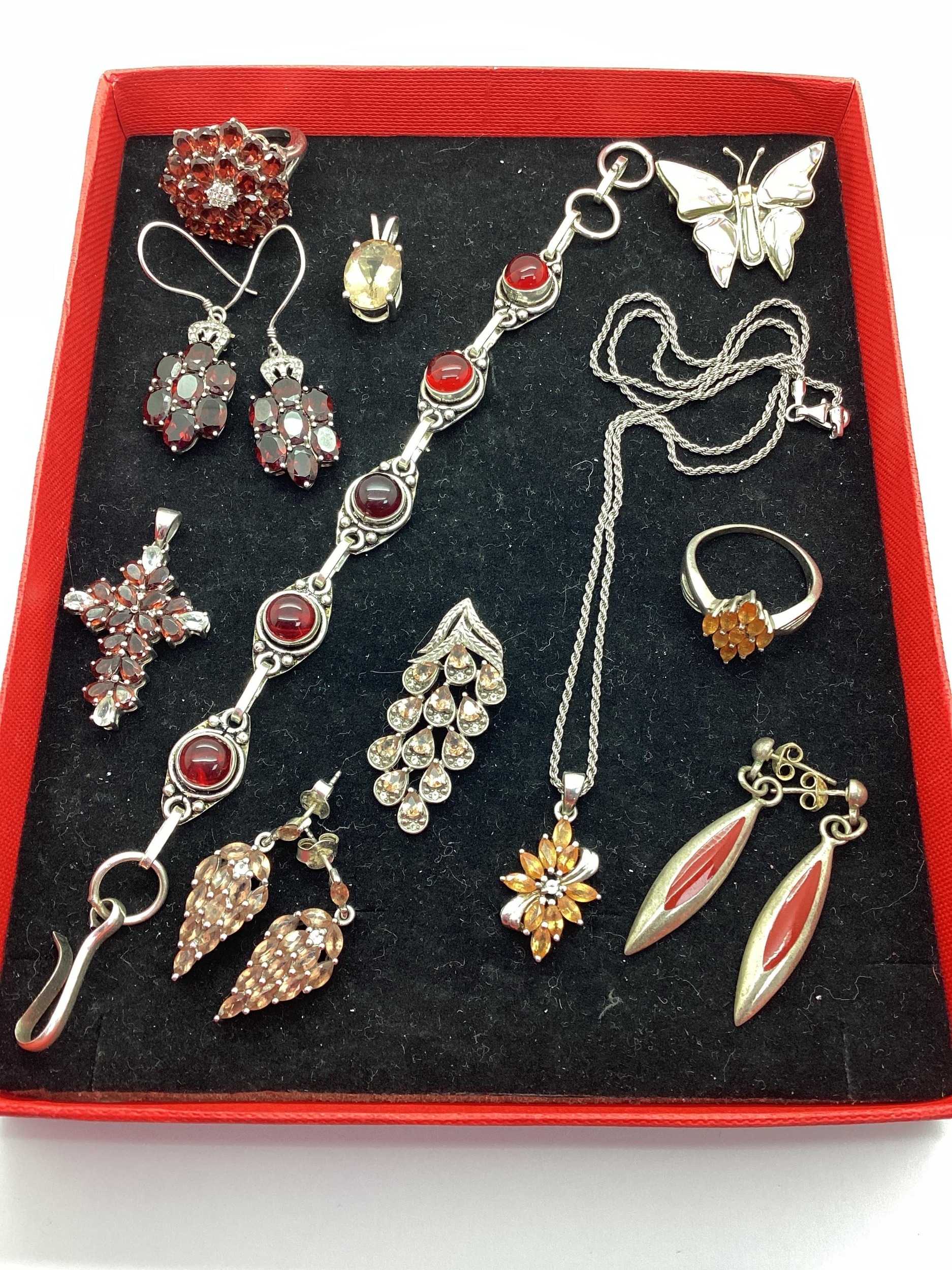 The Genuine Gemstone Company (TGGC); A Collection of Stone Set 