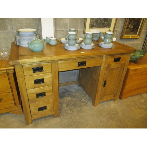 818 - Modern Oak Double Pedestal Desk, 134x60cm