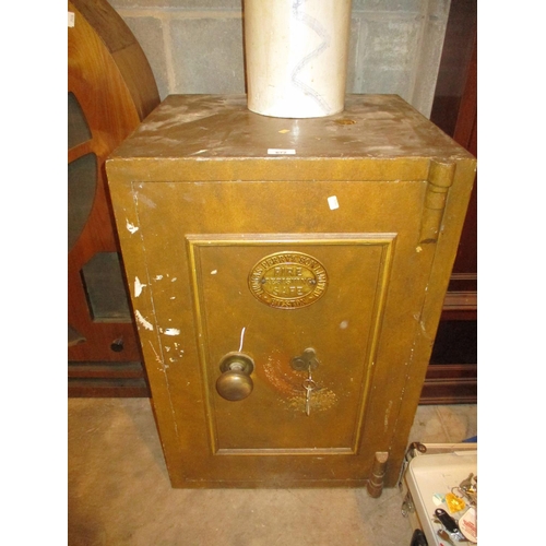 672 - Thomas Perry & Son Safe with Key