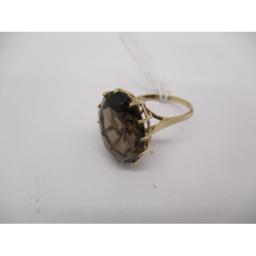 301 - 9ct Gold and Oval Smoky Quartz Dress Ring, 5.7g, Size P