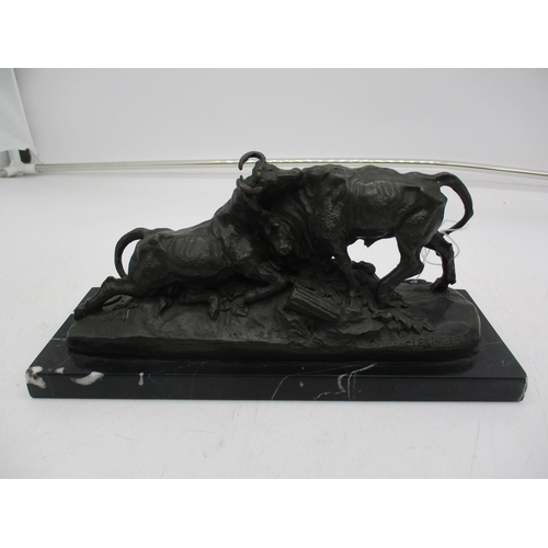 327 - After Clesinger, Bronze Group of 2 Fighting Bulls, on a Marble Base, base 25cm long