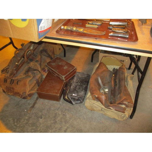 35 - Vintage Cases, Leather Holdalls, Doctors Bag etc