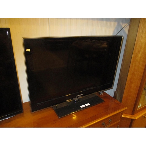 270 - Samsung 32in TV with Remote