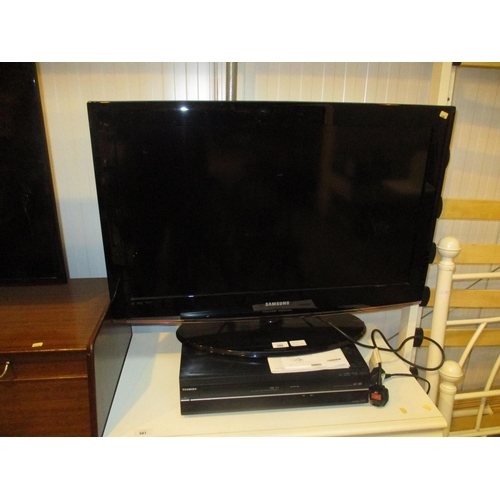 288 - Samsung 32in TV and Toshiba DVD/VCR with Remotes