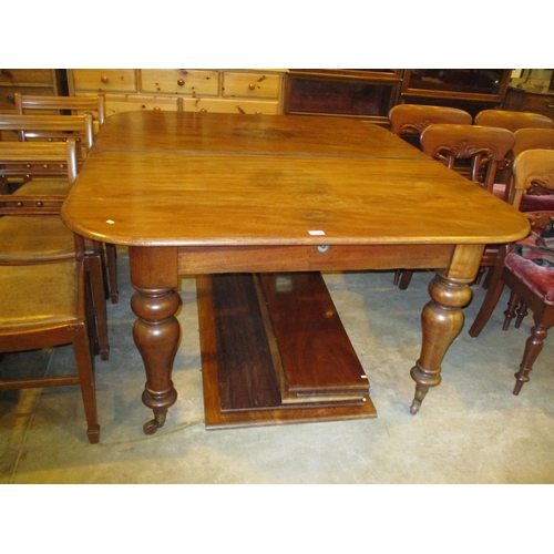 652 - Victorian Mahogany Extending Dining Table with 5 Leaves and Handle, 141x321cm fully extended