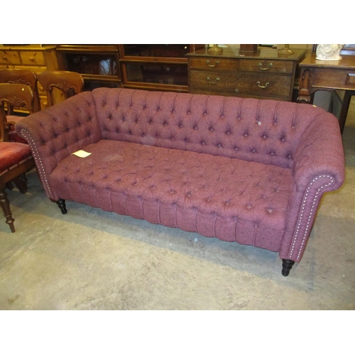 654 - Modern Chesterfield Style Settee