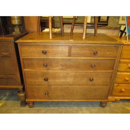 677 - 19th Century Oak Chest of 5 Drawers, 110cm