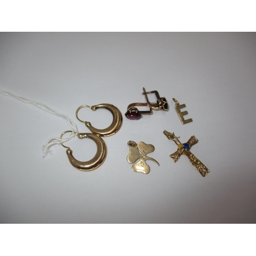 376 - 9ct Gold E Pendant, 14k Gold Cross Pendant and 2 Pairs of Earrings, 8.1g total