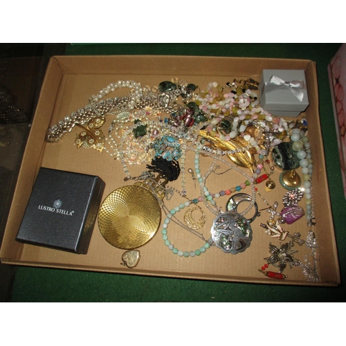 525 - Selection of Costume Jewellery