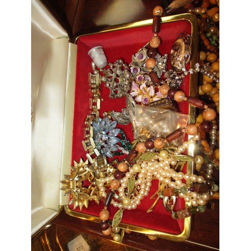 397 - Collection of Jewellery including a Silver Brooch by RA