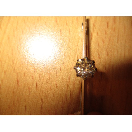 393 - Solitaire Diamond Bar Brooch, the stone of approx 7mm