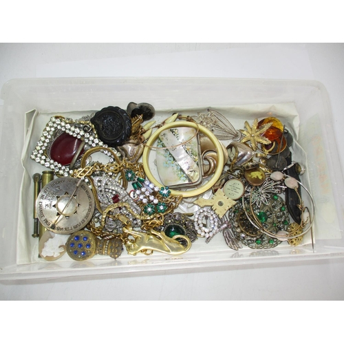 584 - Box of Costume Jewellery