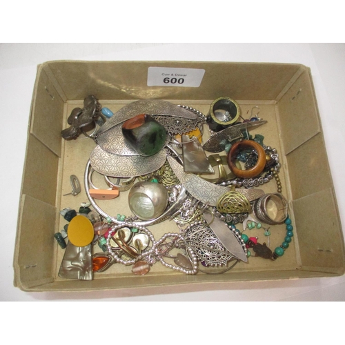 600 - Selection of Jewellery