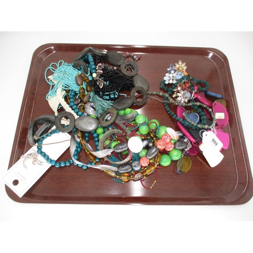 606 - Selection of Costume Jewellery