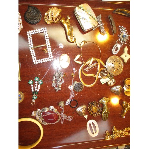 584 - Box of Costume Jewellery