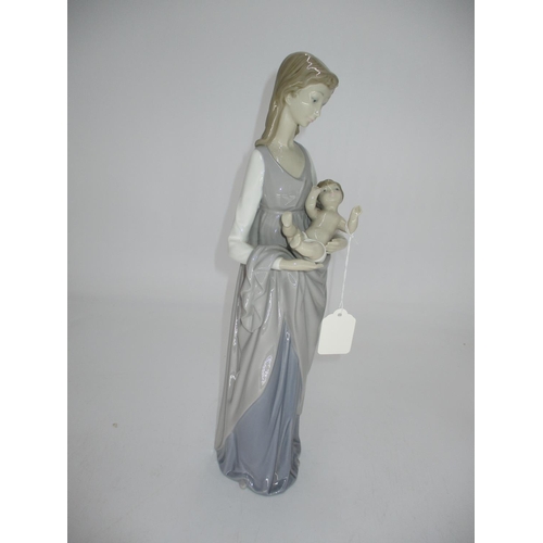 518 - Lladro Figure of Mother and Baby, 40cm