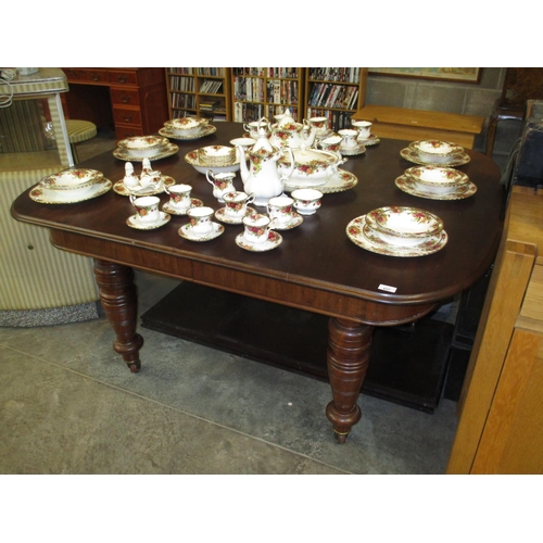 657 - Victorian Mahogany Extending Dining Table with 3 Leaves and Handle, 154x129cm, each leaf 50cm