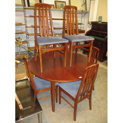 499 - Extending Dining Table with 6 Chairs