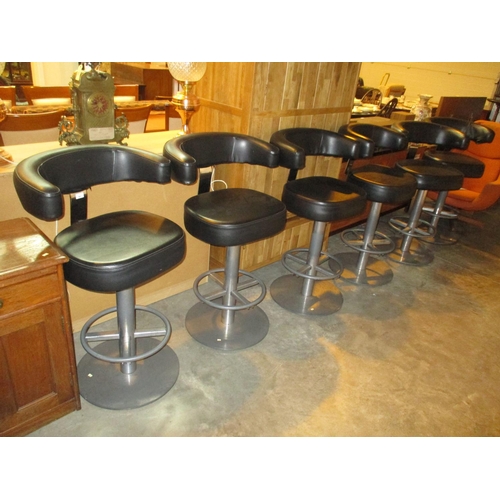 561 - Set of 6 Heavy Metal Base Kitchen/Pub Bar Stools