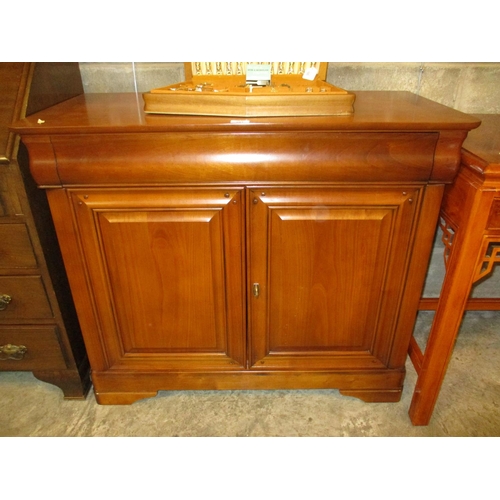 581 - Reproduction 2 Door Sideboard, 99cm