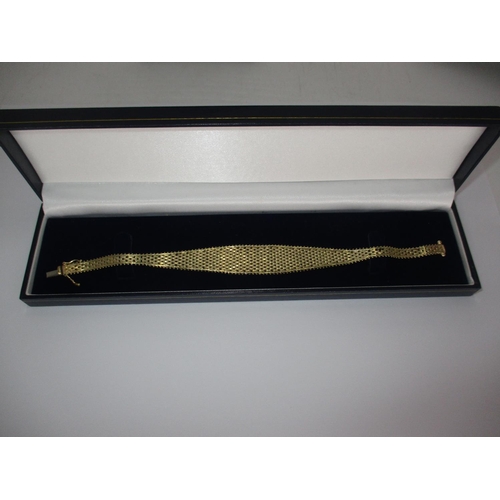 457 - 9K Gold Bracelet, 13.2g