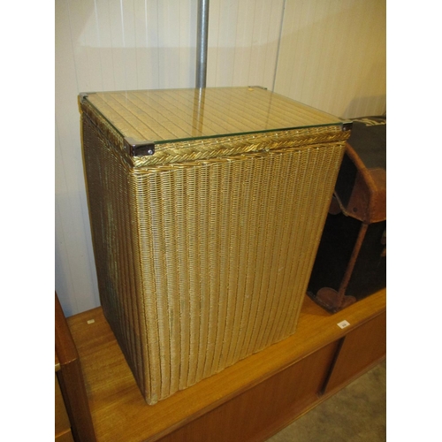 654 - Lloyd Loom Linen Box