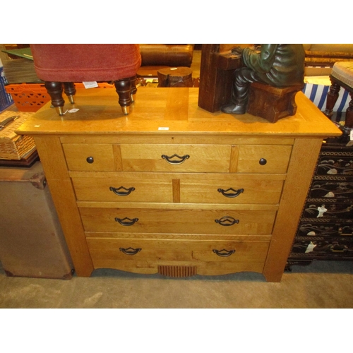 696 - Modern Oak Chest of 4 Drawers, 123cm