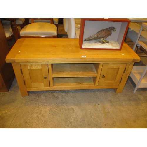 749 - Modern Oak TV Unit, 120x44cm