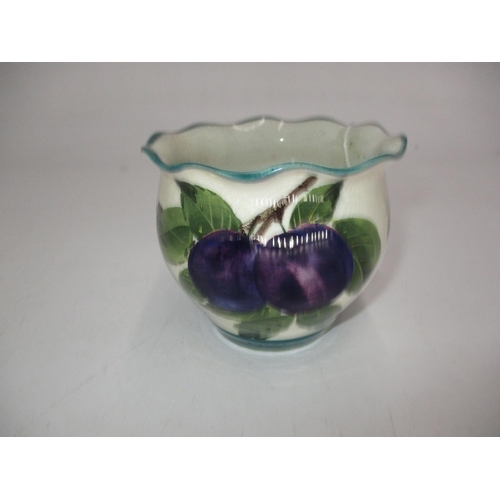 592 - Wemyss Plum Fern Pot, 8cm