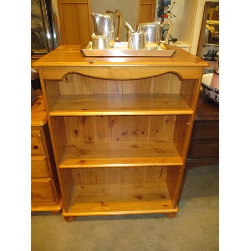 675 - Pair of Pine Bookshelves