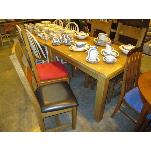 744 - Modern Oak Extending Dining Table with 2 Pairs of Chairs