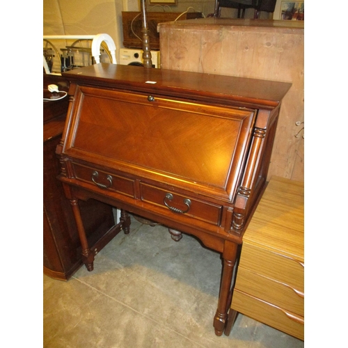 758 - Traditional Style Bureau, 92cm