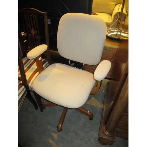 764 - Desk Chair