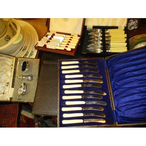 520 - Case of Silver Plated Fish Cutlery, Case of 12 Tea Knives and Other Cased Cutlery