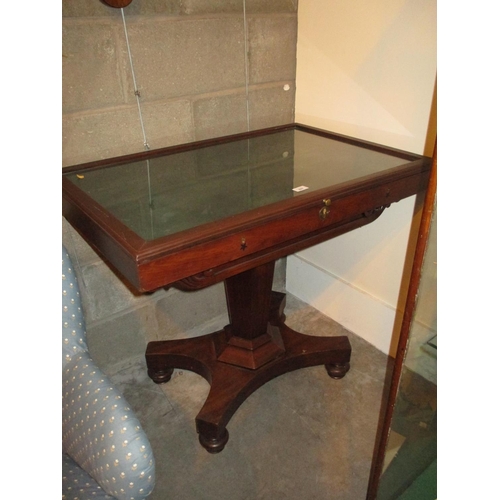 927 - Mahogany Bijouterie Display Table, 91x61cm