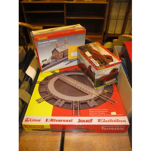 161 - Hornby Country Station, Coal Drop Ramp and Turntable