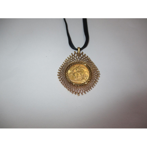 307 - 1914 Gold Half Sovereign within a 9ct Gold Pendant Mount, 8.8g total