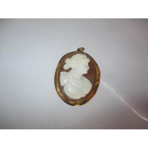 333 - 9ct Gold Cameo Pendant Brooch