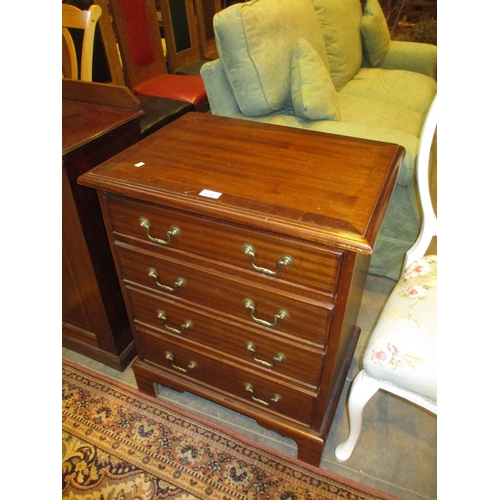 655 - Mahogany Chest of 4 Drawers, 59cm