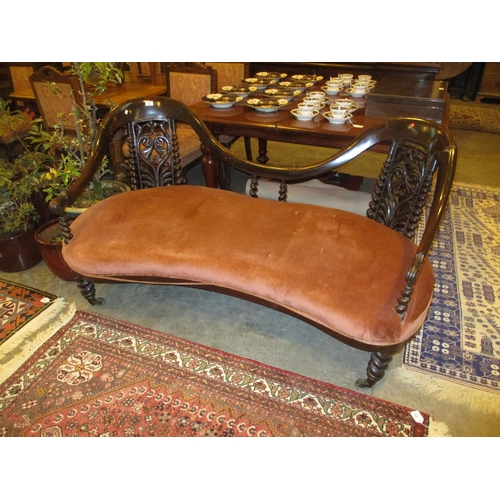 672 - Victorian Double Curved Back Parlour Settee