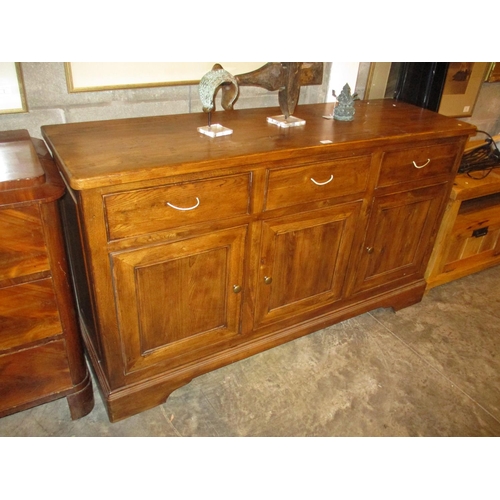 731 - Willis and Gambier Oak Sideboard, 156cm