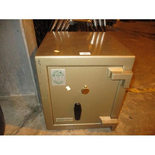 127 - Burton Safe Company Popular 3000, with keys