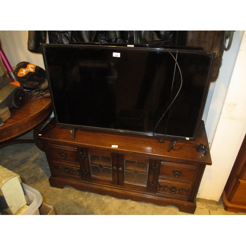 279 - Sharp 40in and Samsung 32in TVs with Remotes and Oak Stand