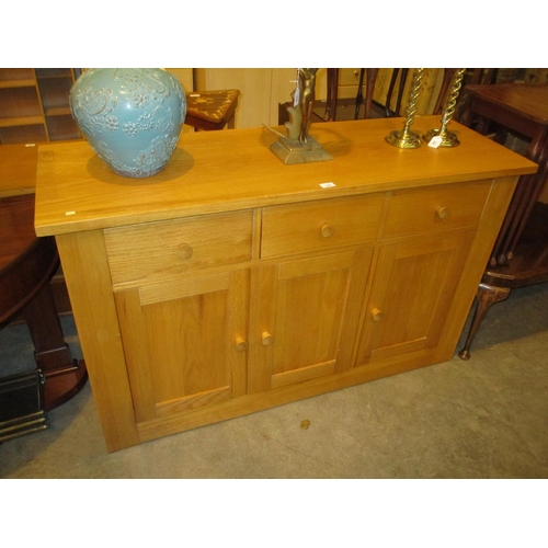 522 - Modern Oak Sideboard, 139cm